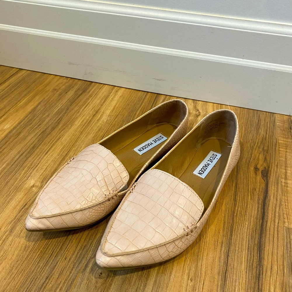 Steve Madden pink snakeskin flats with pointed toe.